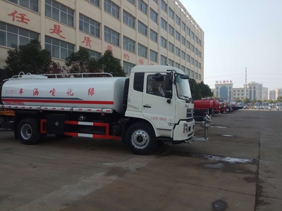 東風(fēng)天錦多功能灑水車(chē) 城市綠化與道路清潔的得力干將